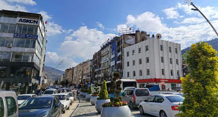 Tokat’ta “GOP Bulvarı” nefes alamıyor, trafik çilesi bitmiyor