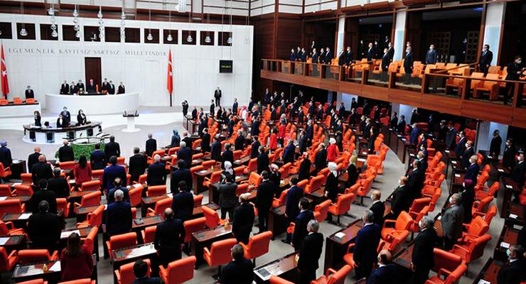 Doğum izni ve sosyal medyaya 15 yaş düzenlemesi TBMM’de kabul edildi