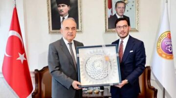 Yazıcıoğlu’na “Babadan Oğula Devlet Adamlığı” Ödülü