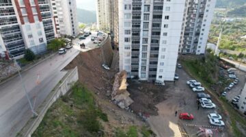 Tokat’ta istinat duvarı çöktü, park halindeki bir araç sürüklendi