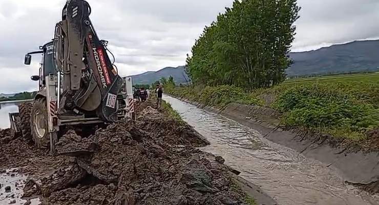 Pazar’ta dereler taştı, tarlalar sular altında kaldı