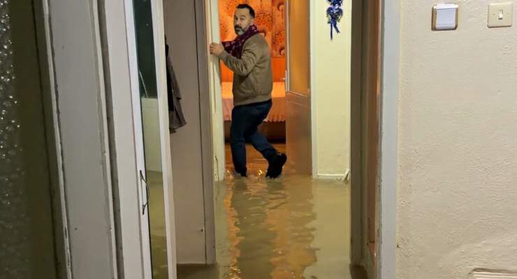 Zile’de yağmur sonrası evleri su bastı, vatandaşlar altyapı sorununun çözülmesini istedi