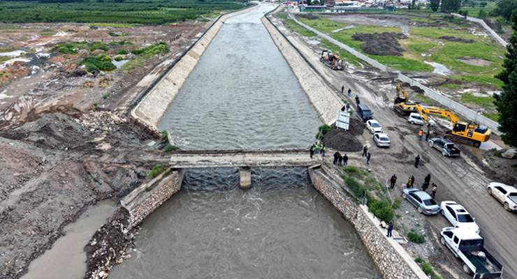 Tokat’ta taşkın riskine karşı bir köprü daha yıkılıyor