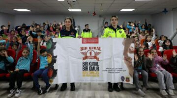Tokat Belediyesi’nden yenilenen ‘Trafik Eğitim Parkı’nda miniklere uygulamalı trafik eğitimi