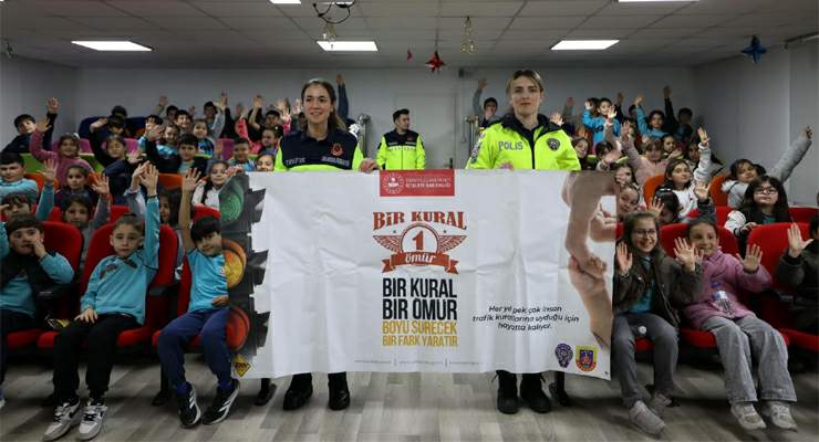 Tokat Belediyesi’nden yenilenen ‘Trafik Eğitim Parkı’nda miniklere uygulamalı trafik eğitimi