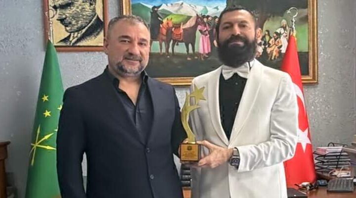 Akif Manaf’a “Demokrasi ve Barış Ödülü” verildi