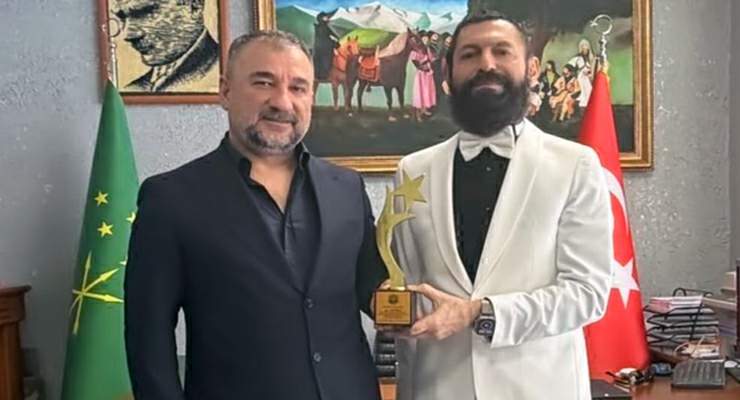 Akif Manaf’a “Demokrasi ve Barış Ödülü” verildi