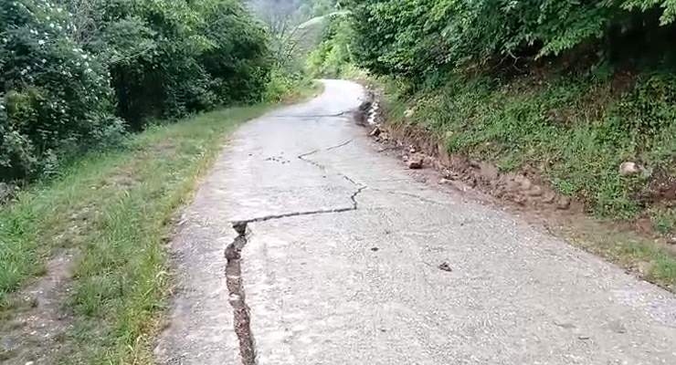 Tokat’ta heyelan korkusuyla vatandaşlar evlerine giremiyor