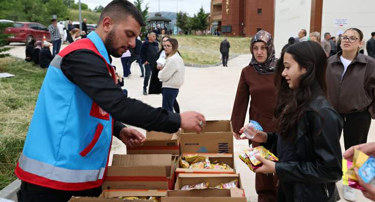 Tokat Belediyesi YKS maratonunda gençleri ve ailelerini yalnız bırakmadı