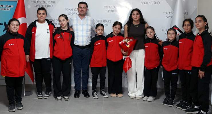 Kız çocuklarının güreş hayali Nesrin Baş’la büyüyor