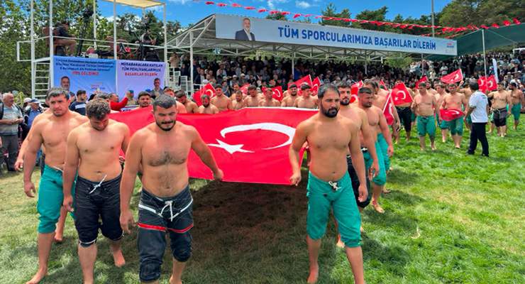 Niksar’da “8. Geleneksel Ahi Pehlivan Karakucak Güreşleri” başladı