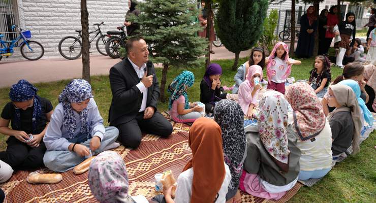 Başkan Ural’dan miniklere tatlı sürpriz