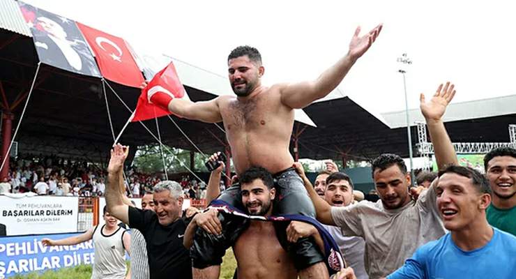 Kırkpınar’da altın kemerin sahibi “Erkan Taş” oldu