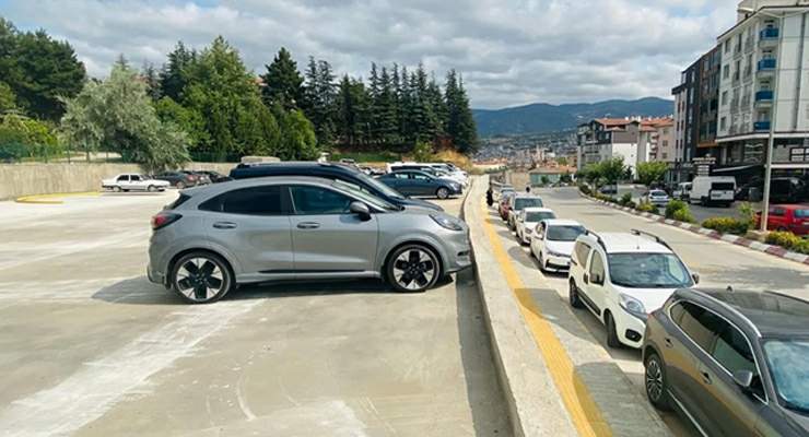 Üniversite Hastanesi’nin ‘Yeni Açık Otopark’ı hizmete girdi
