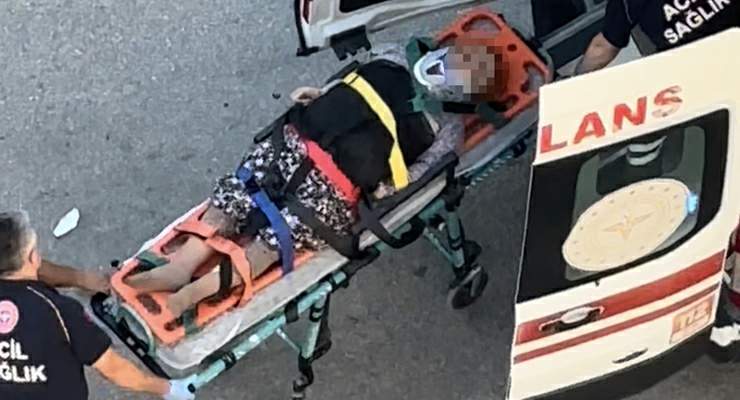 Yaya geçidinde otomobilin çarptığı kadın hayatını kaybetti: Kaza anı kamerada