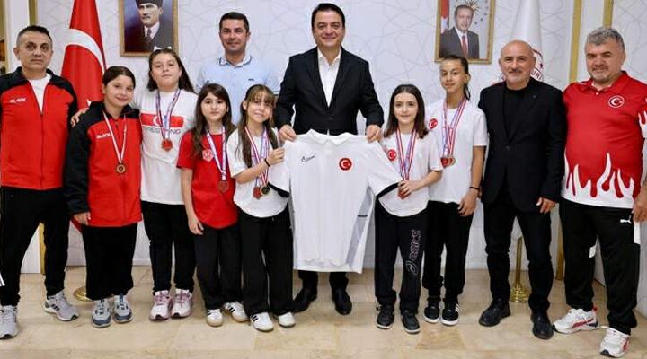 Şampiyonlardan Vali Köklü’ye ziyaret