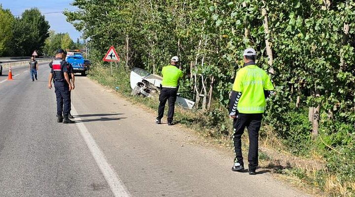 Tokat’ta otomobil elektrik direğine çarptı: 1 ölü, 1 yaralı