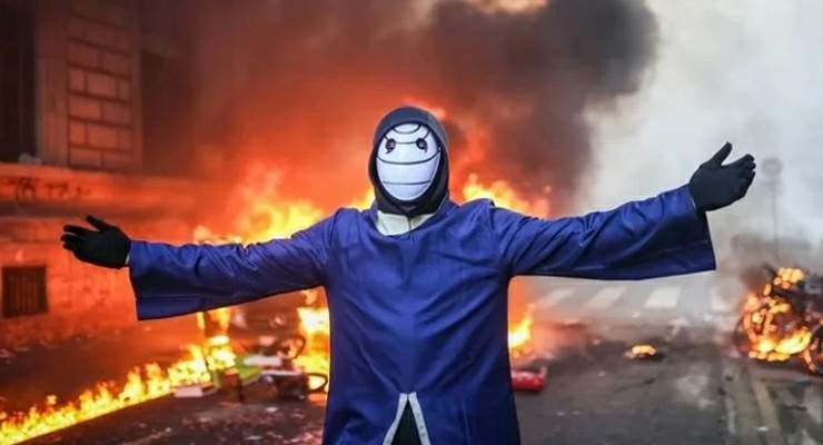Fransa’da sokaklar alev aldı