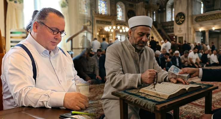 MENFAATİN GÖLGESİNDE İNANÇ..